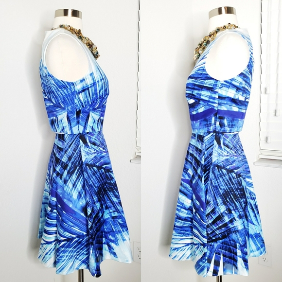 KAREN MILLEN Blue Palm Print Dress 2. - Picture 5 of 8